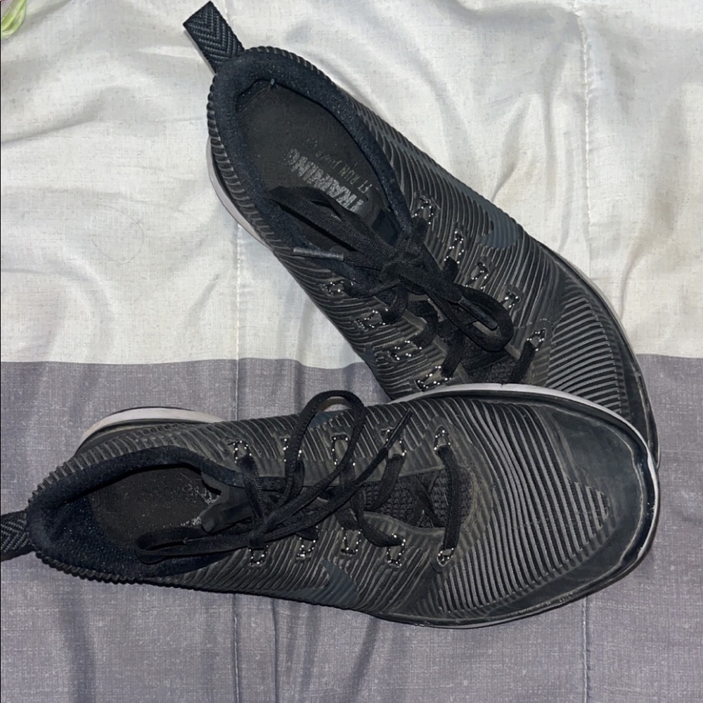nike black running shoes